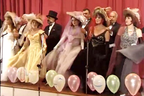 Στην Τρέλα του Χορού